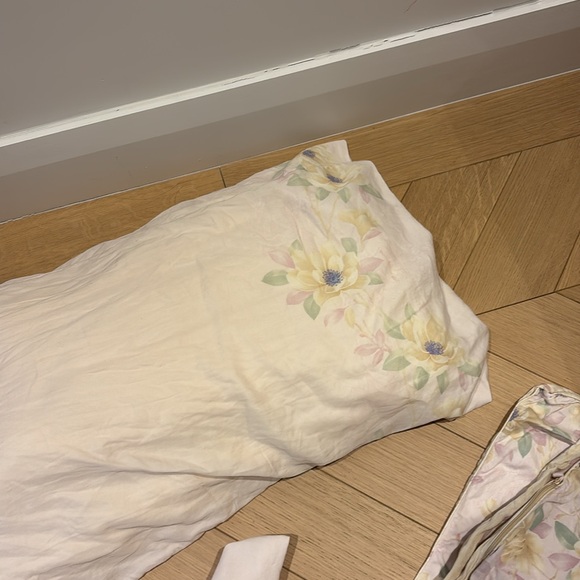 Santa’s home duvet/fitted sheet/2 pillow cases - Picture 3 of 10